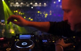 DJ set en la fiesta de fin de año en Barcelona.