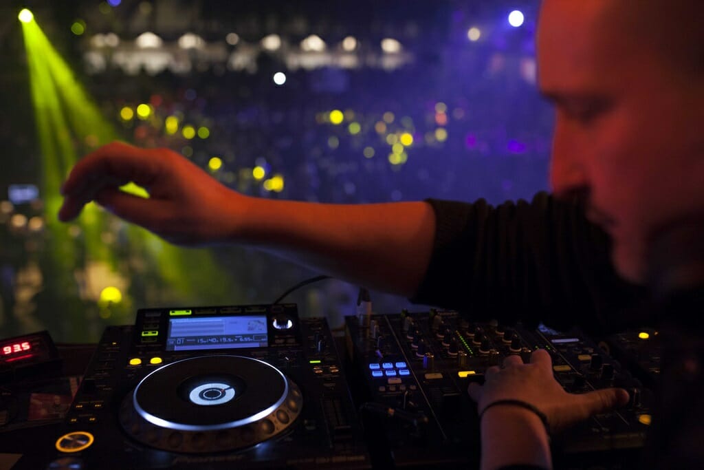 DJ set à la fête de fin d’année à Barcelone.