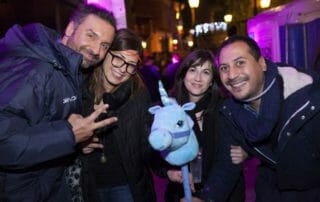 Un grup celebrant la festa de cap d’any a Barcelona.